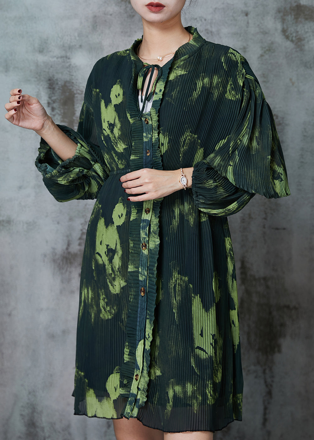Effortlessly Elegant Dress with a Timeless Design