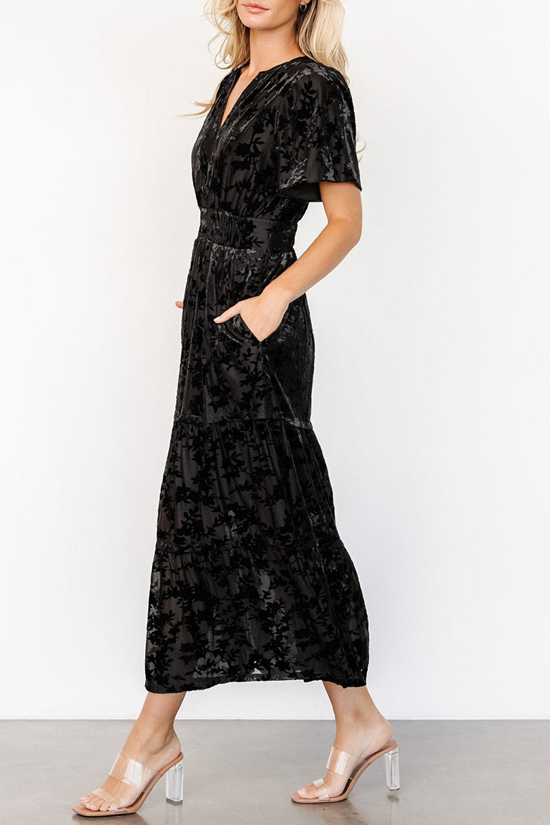 Well Tailored Dress with a Graceful Silhouette