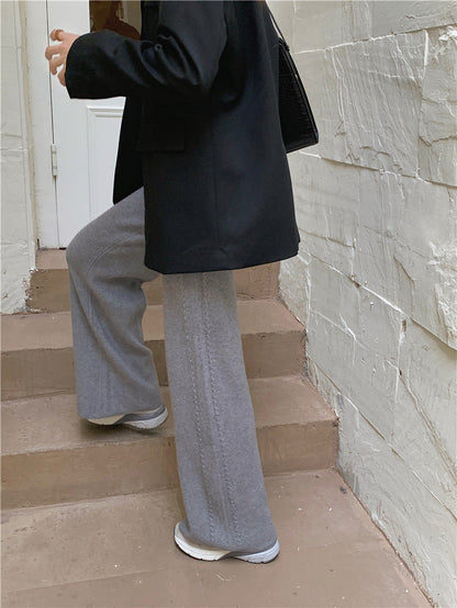 Well Tailored Pants with a Graceful Silhouette