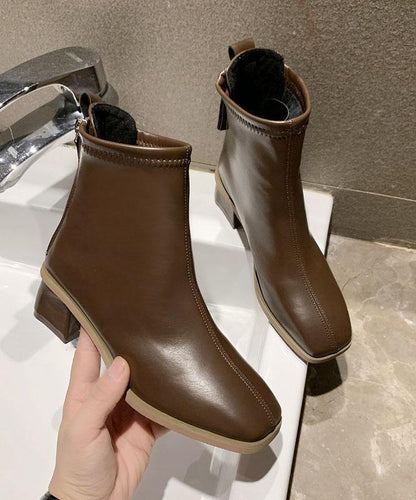 Effortlessly Elegant Boots with a Timeless Design