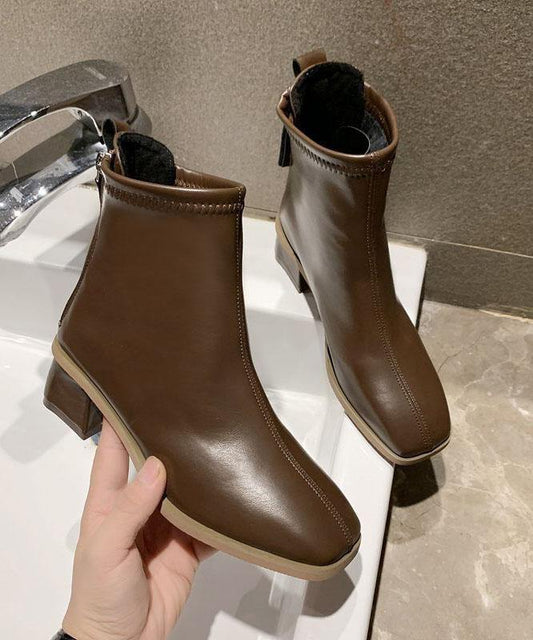 Effortlessly Elegant Boots with a Timeless Design
