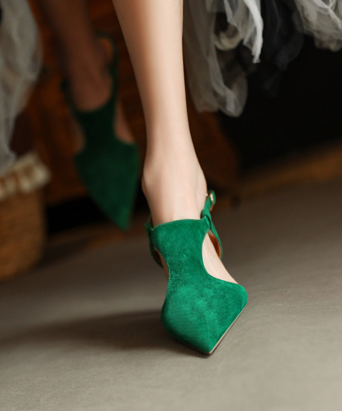 Well Tailored Sandals with a Graceful Silhouette