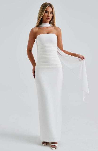Beautifully Finished Dress in a Timeless Design
