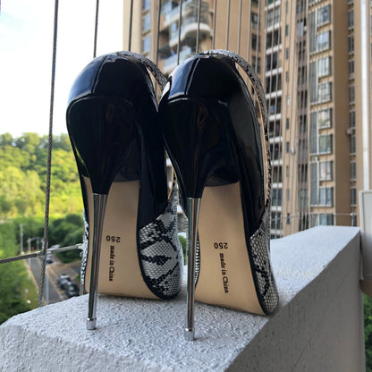 Effortlessly Elegant Heels with a Timeless Design