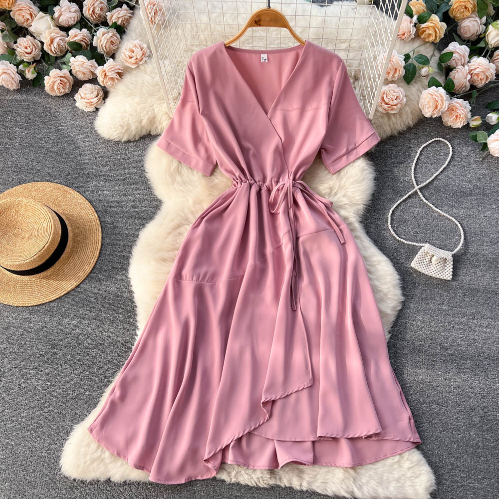 Effortlessly Elegant Dress with a Timeless Design