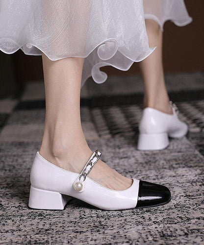 Effortlessly Elegant Heels with a Timeless Design