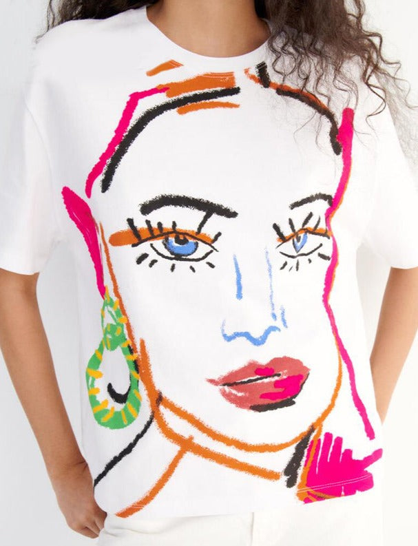 Beautifully Crafted T-Shirt in a Classic Style