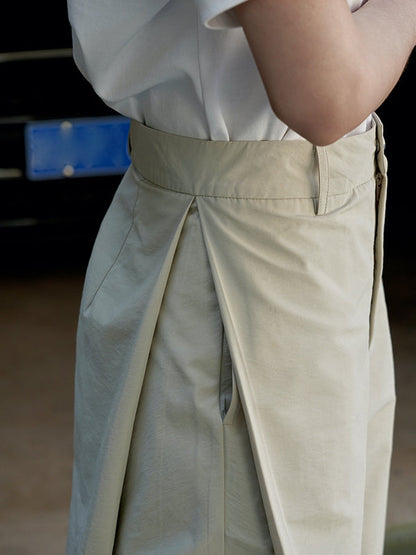 Well Tailored Pants with a Graceful Silhouette