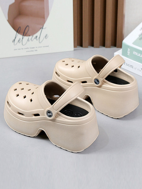 Effortlessly Elegant Sandals with a Timeless Design