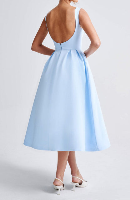 Effortlessly Elegant Dress with a Timeless Design