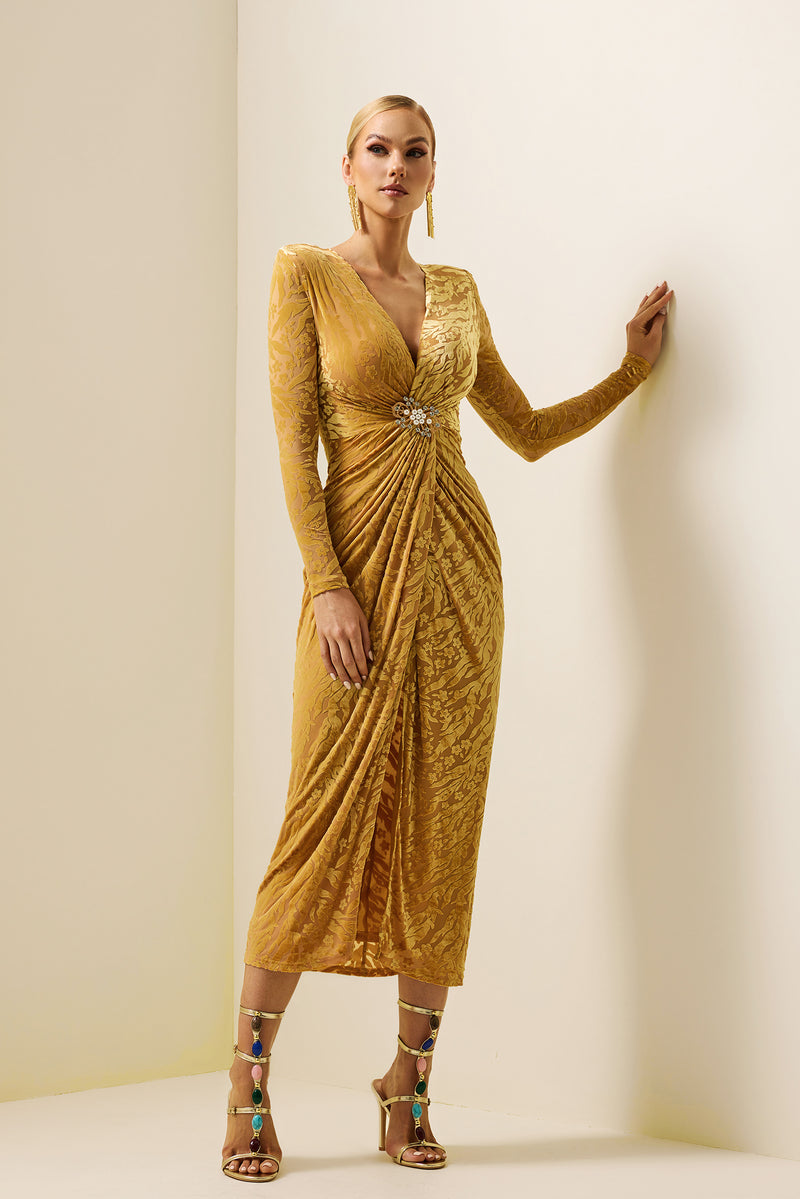 Gracefully Styled Dress for Any Occasion