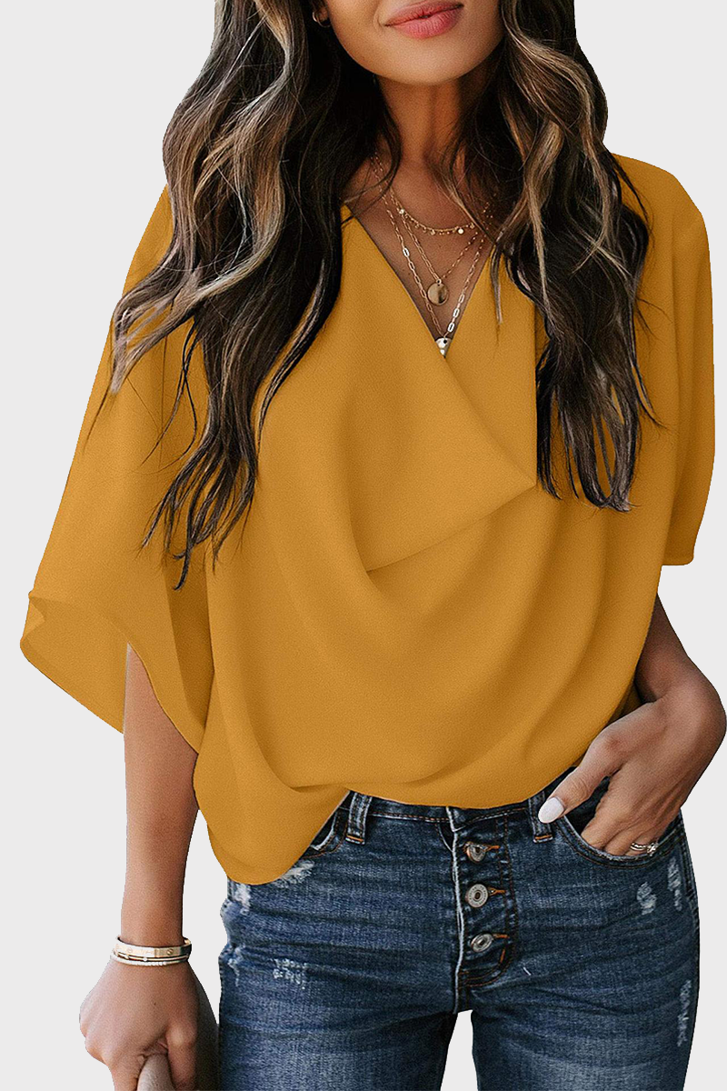 Well Tailored Top with a Graceful Silhouette