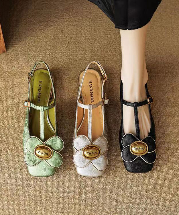 Effortlessly Elegant Shoes with a Timeless Design