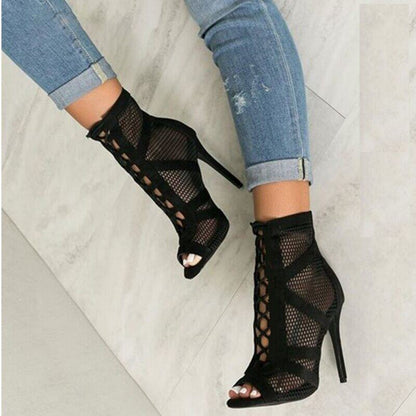 Effortlessly Elegant Heels with a Timeless Design