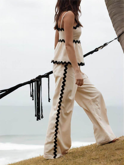 Well Tailored Pants with a Graceful Silhouette