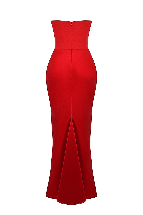 Beautifully Finished Dress in a Timeless Design