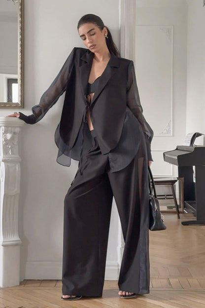 Effortlessly Elegant Pants with a Timeless Design