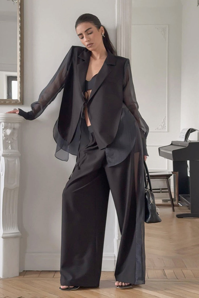 Effortlessly Elegant Pants with a Timeless Design