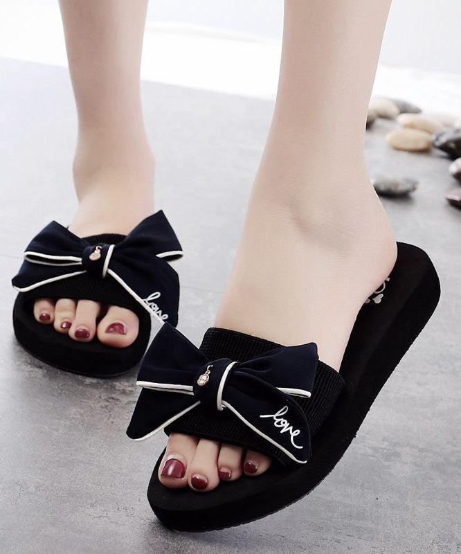 Effortlessly Elegant Sandals with a Timeless Design