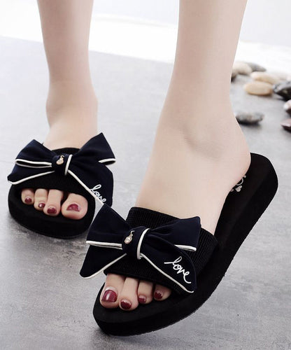 Effortlessly Elegant Sandals with a Timeless Design