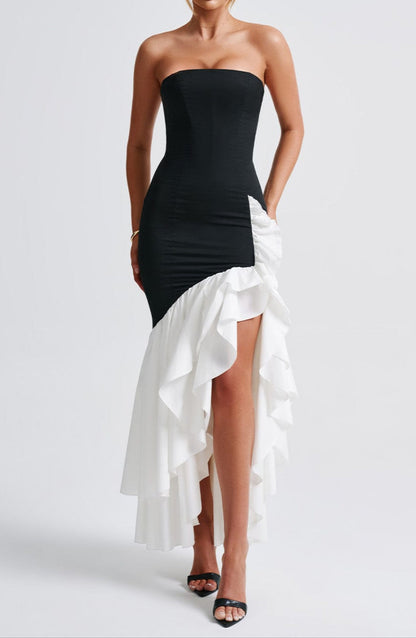 Gracefully Styled Dress for Any Occasion