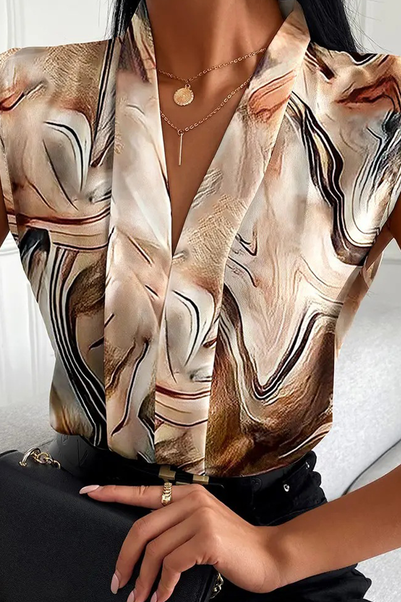 Effortlessly Elegant Top with a Timeless Design
