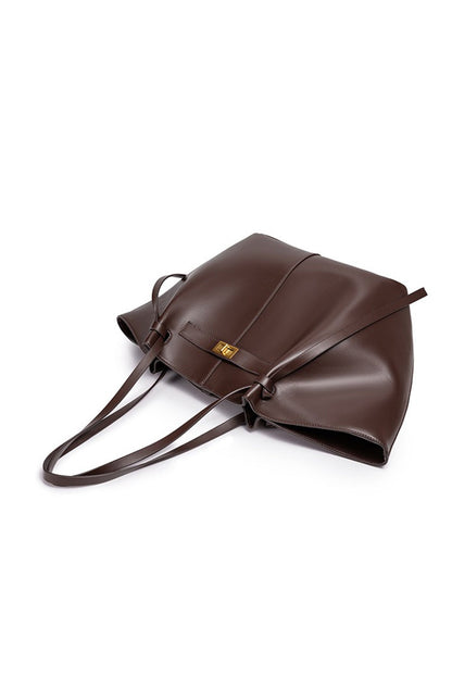 A Vintage Style Bag with Delicate Timeless Details