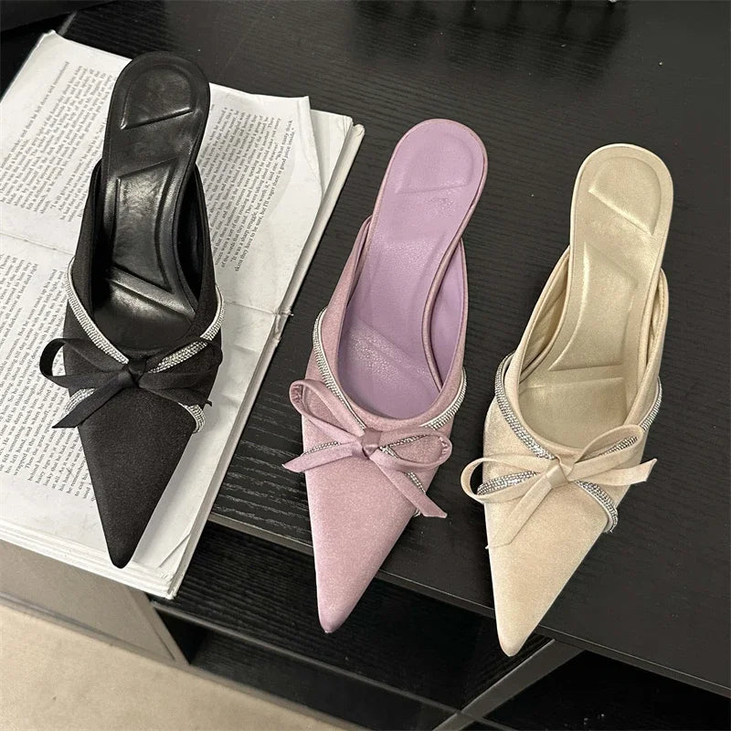 Effortlessly Elegant Heels with a Timeless Design