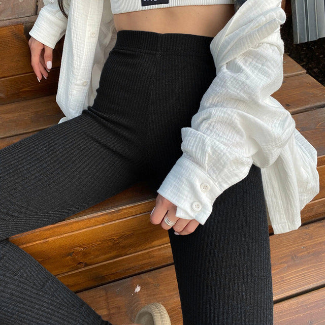 Well Tailored Pants with a Graceful Silhouette