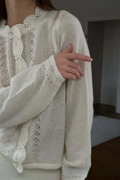 Effortlessly Elegant Cardigan with a Timeless Design