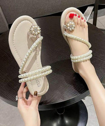 Well Tailored Sandals with a Graceful Silhouette