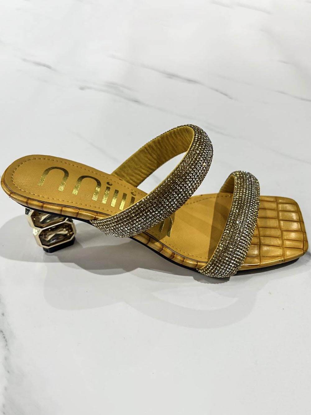Well Tailored Sandals with a Graceful Silhouette