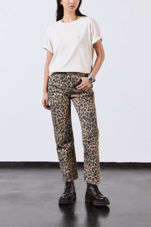 Gracefully Styled Garment for Any Occasion