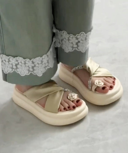 Well Tailored Sandals with a Graceful Silhouette