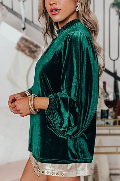 Well Tailored Top with a Graceful Silhouette