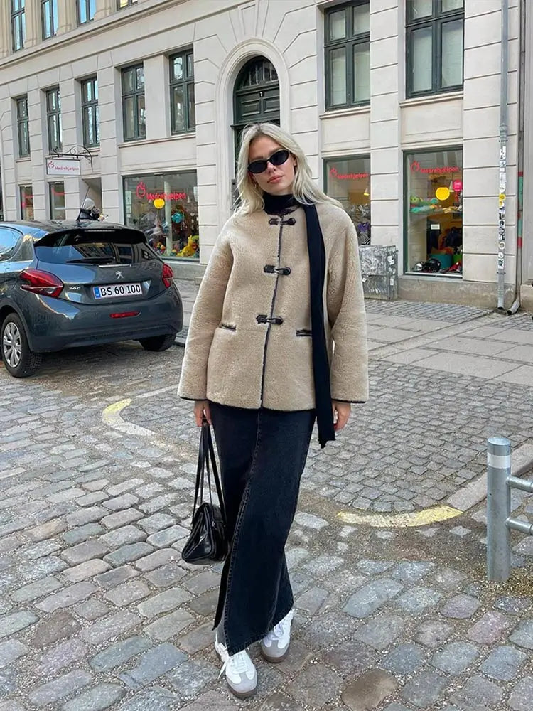 Beautifully Finished Coat in a Timeless Design