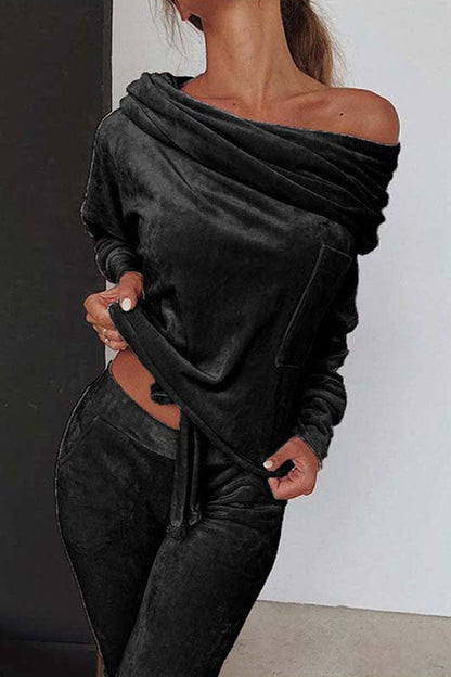 Effortlessly Elegant Pants with a Timeless Design