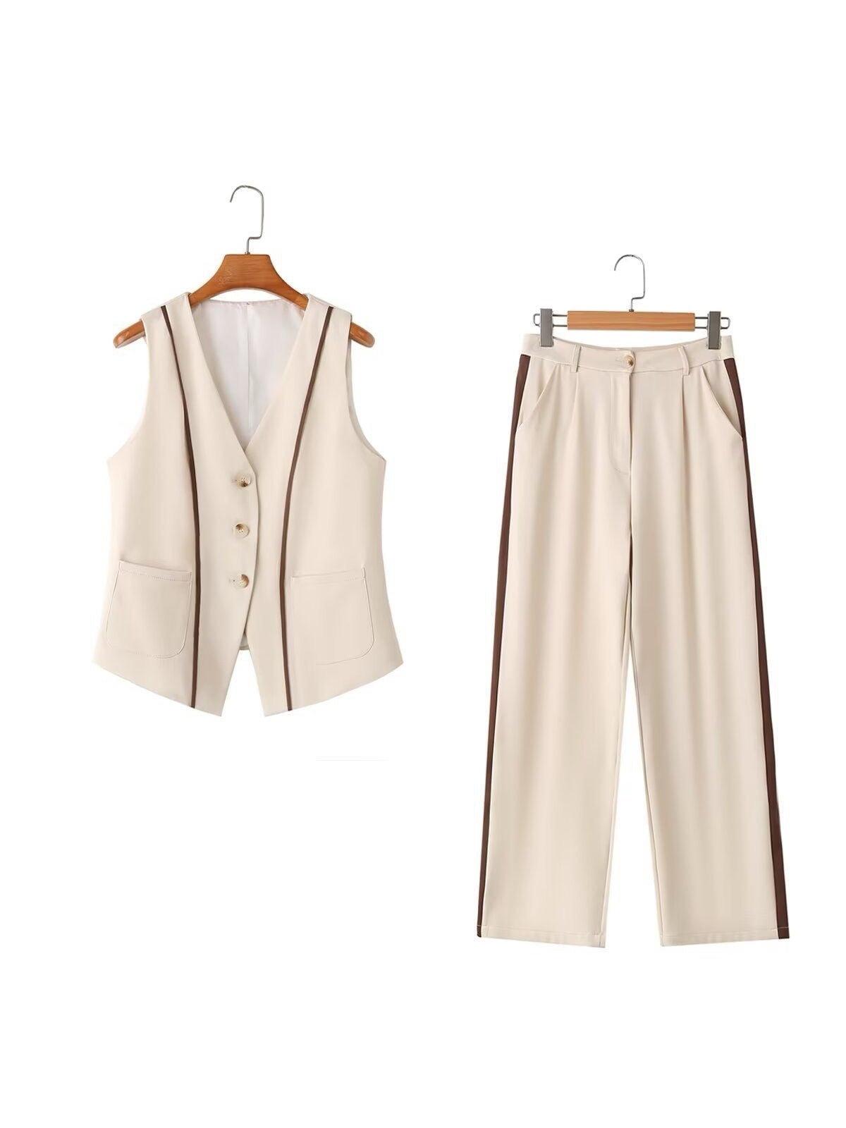 Effortlessly Elegant Pants with a Timeless Design