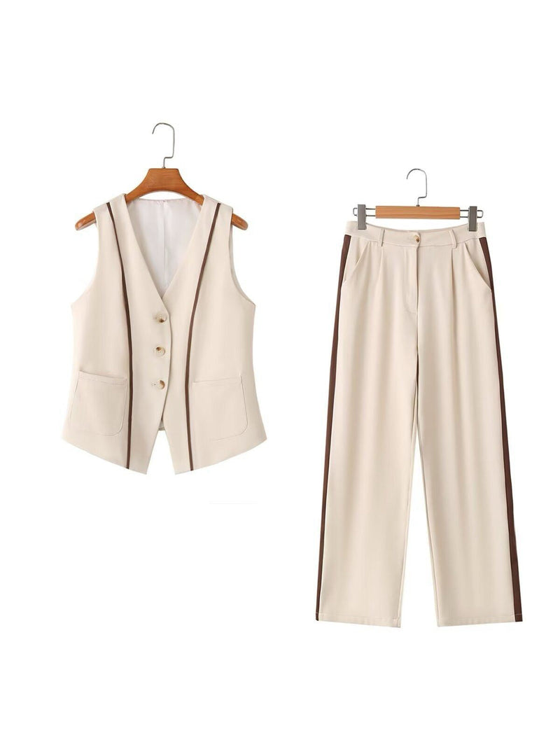 Effortlessly Elegant Pants with a Timeless Design