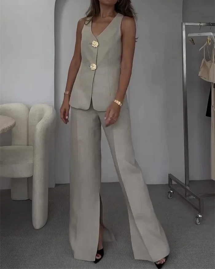 Effortlessly Elegant Garment with a Timeless Design