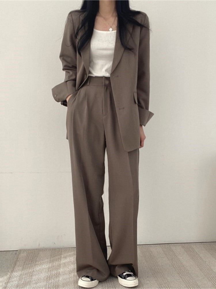 Sophisticated Pants with a Clean Classic Look