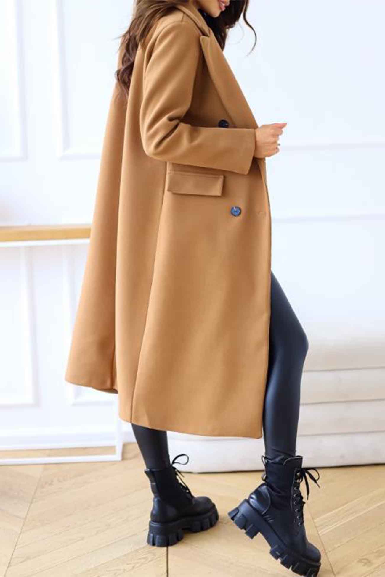 Well Tailored Coat with a Graceful Silhouette