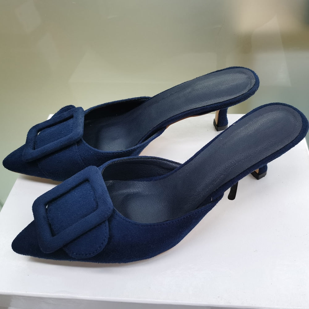 Effortlessly Elegant Garment with a Timeless Design