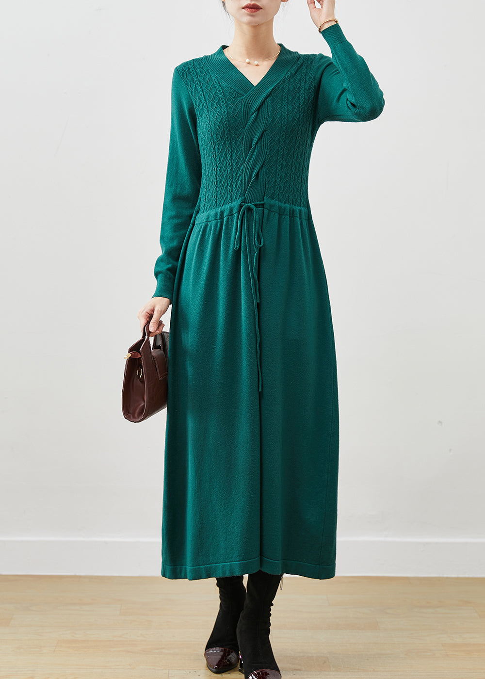 Beautifully Finished Dress in a Timeless Design