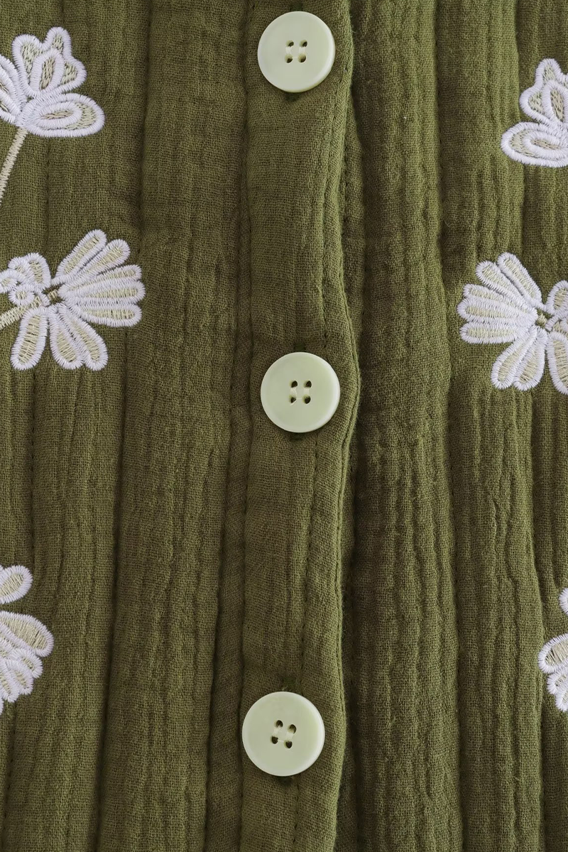 Beautifully Finished Top in a Timeless Design