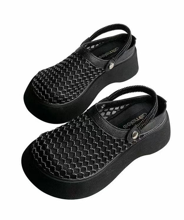 Effortlessly Elegant Sandals with a Timeless Design
