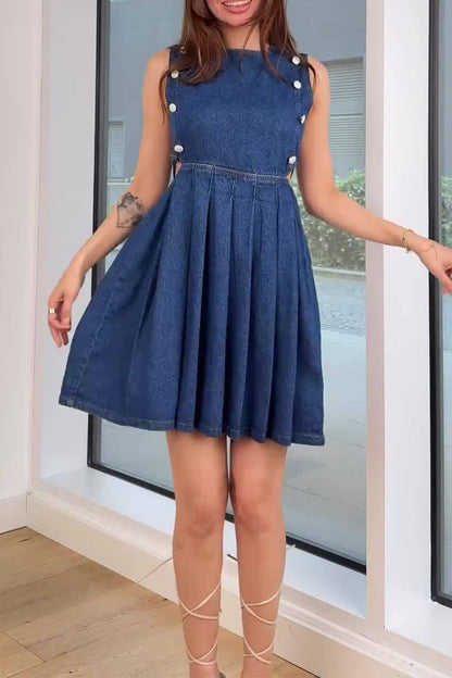 Beautifully Crafted Dress in a Classic Style