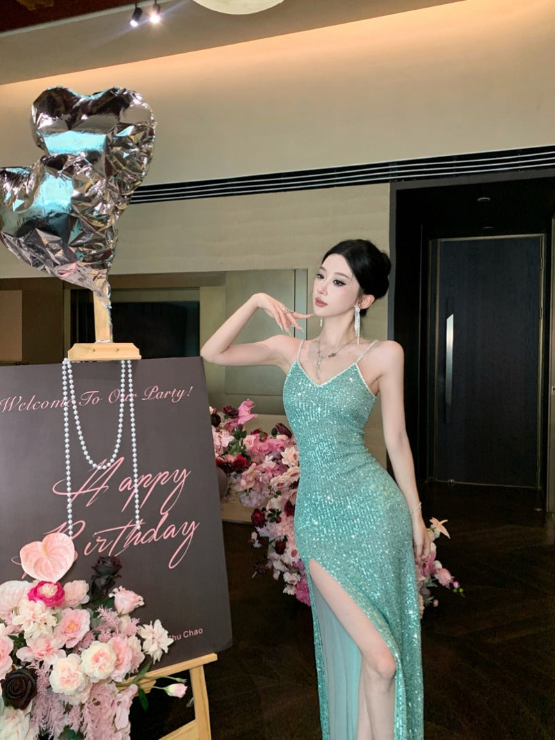 Beautifully Finished Dress in a Timeless Design