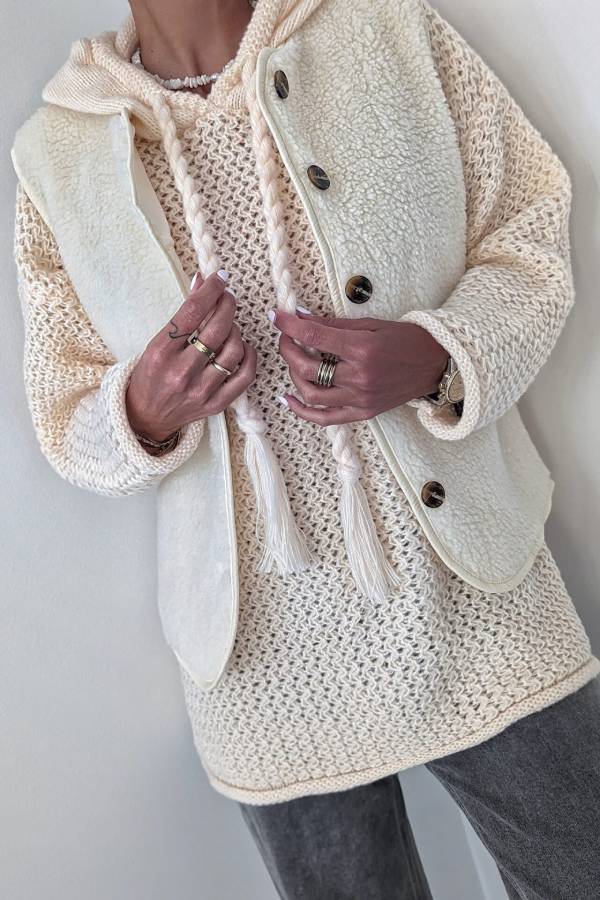 Beautifully Finished Coat in a Timeless Design