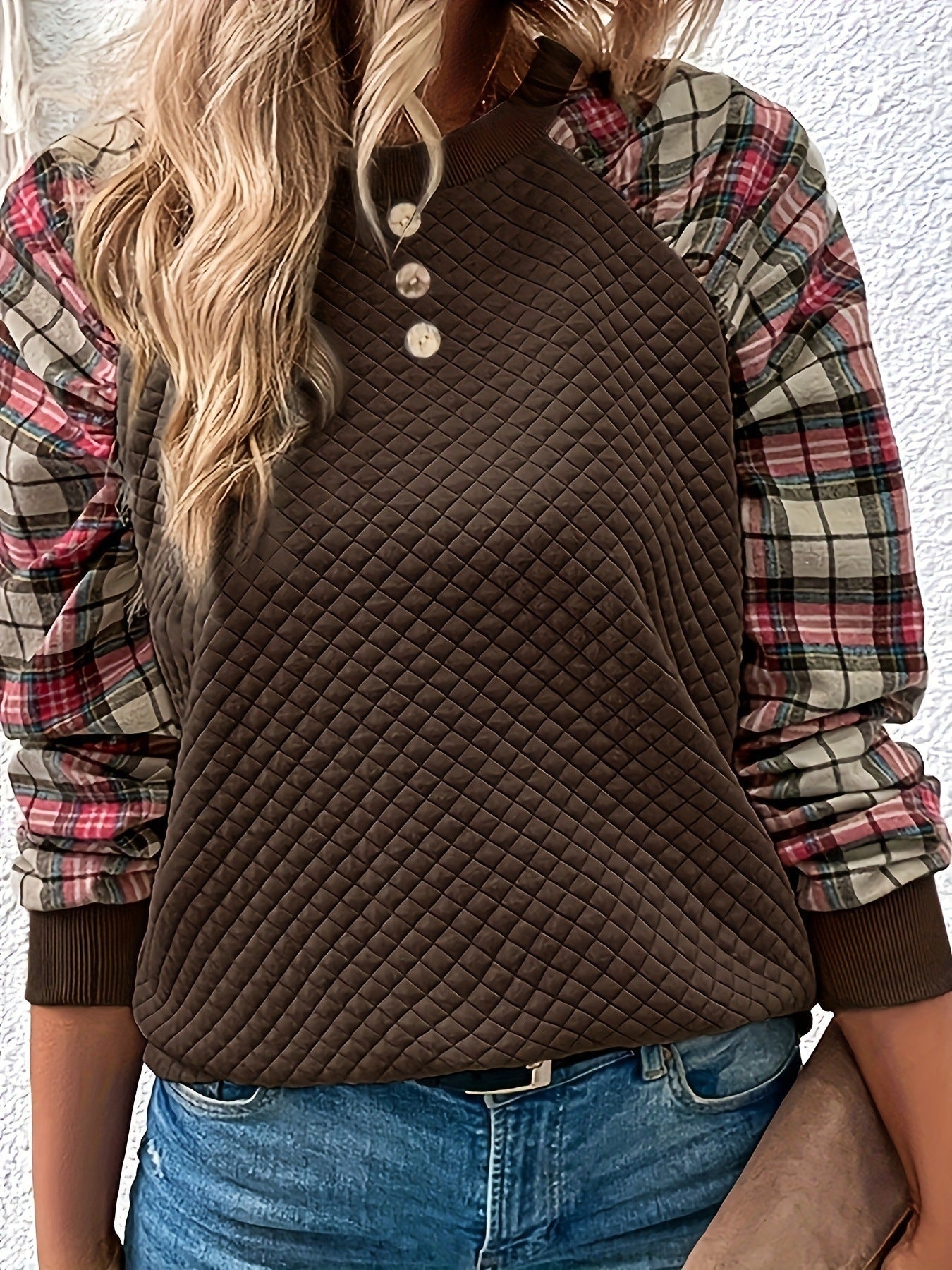 Well Tailored Sweater with a Graceful Silhouette